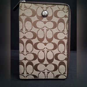 Coach Jacquard Signature Tablet/ iPad Case Holder Zip Around 8x5in Folio